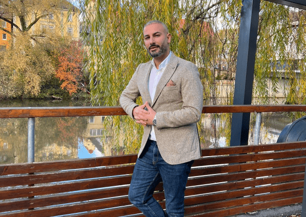 Almanya’da ülkemizi temsil eden bir Türk: Serkan Oral